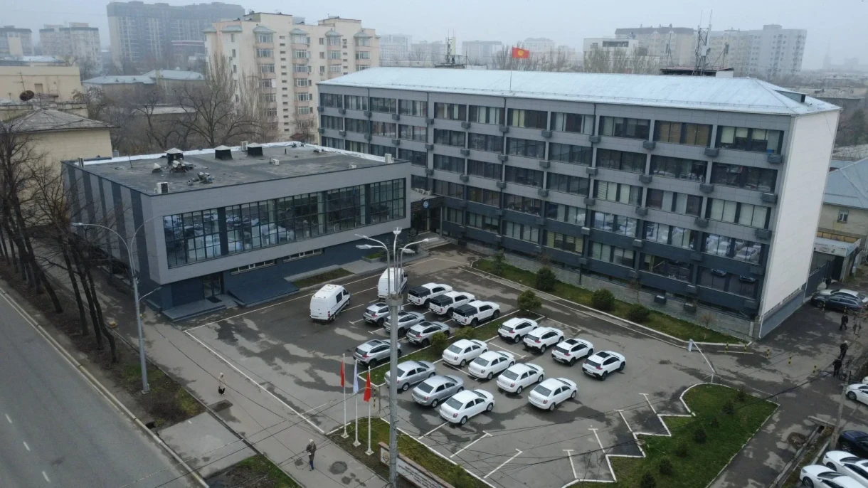 Минстрою передали 18 служебных автомобилей