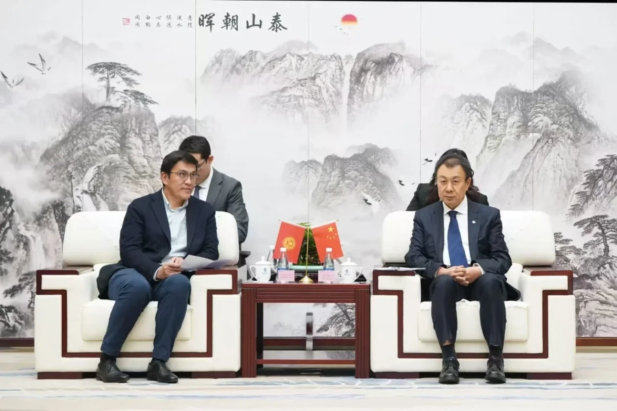 Кытайда Эдиль Байсалов жана Genertec компаниясынын башкы директору МСБны колдоо маселелерин талкуулашты