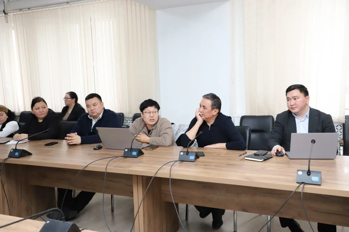 Жаштар арасында санариптик жек көрүү деңгээли Кыргызстанда изилденди