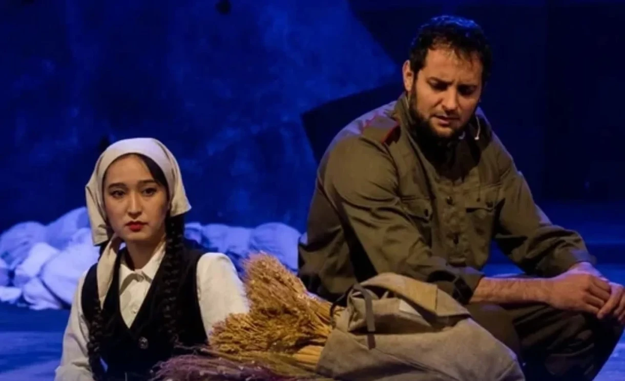 В Бишкеке пенсионерам бесплатно покажут спектакль «Айтматов»