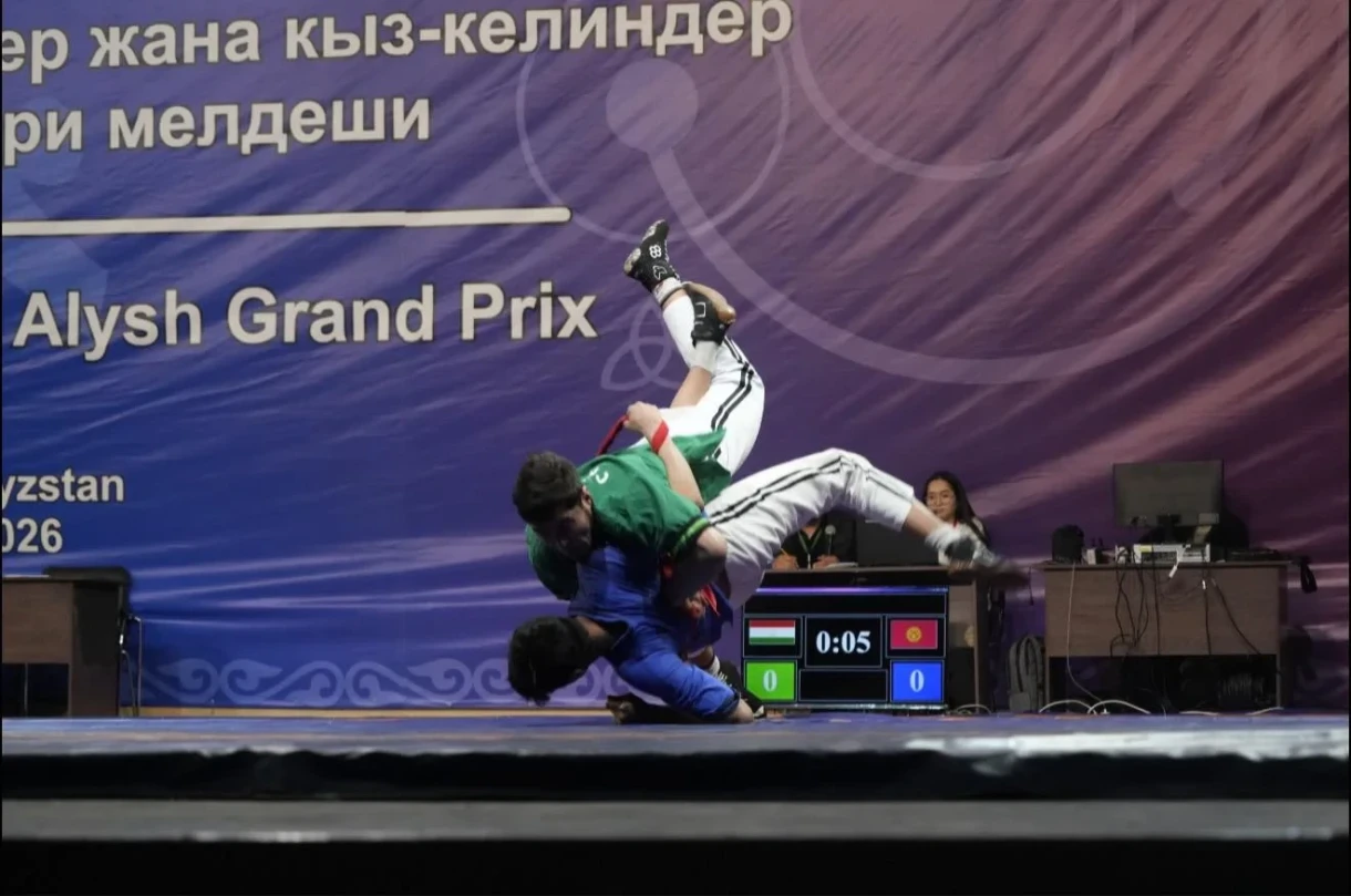 В Бишкеке стартовал международный турнир по борьбе алыш