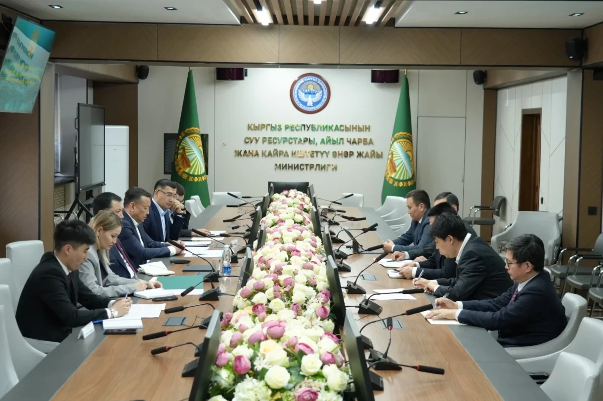 В строительстве железной дороги КНР–КР–РУз задействовано более 5 тыс. человек