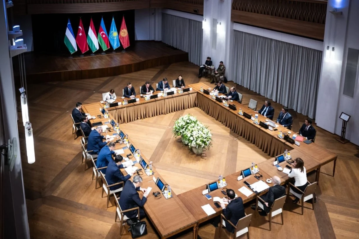 Секретарь Совбеза КР обсудил вопросы нацбезопасности с властями Венгрии