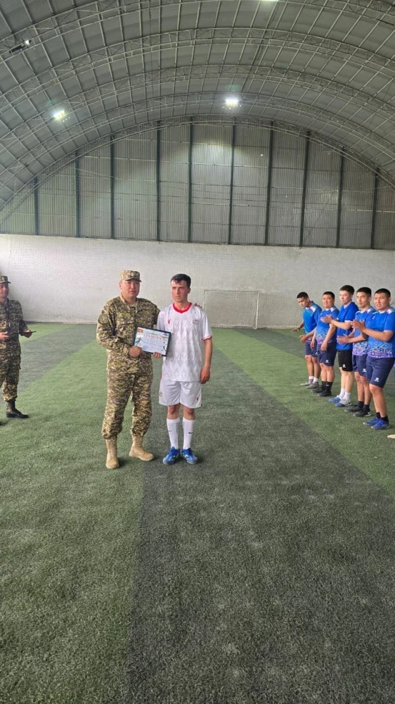 Кыргызстан жана Тажикстандын өкүлдөрү чек ара маселелерин талкуулашты жана теннис ойношту