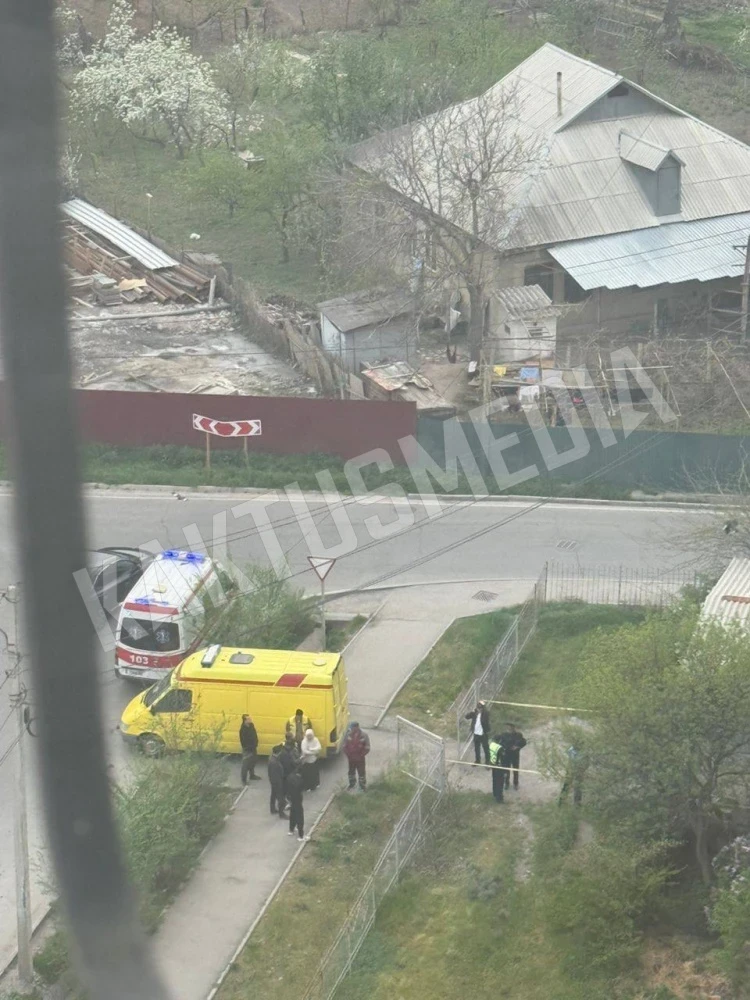 В Бишкеке после падения из окна погибли женщина и ребенок. Задержан мужчина