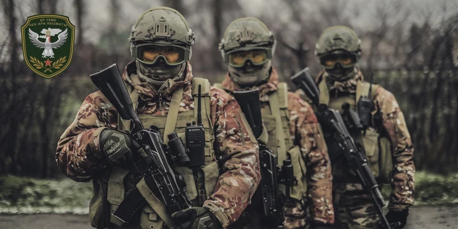 Баткенде аскер кызматкери жол кырсыгы учурунда унаадан кулап түштү