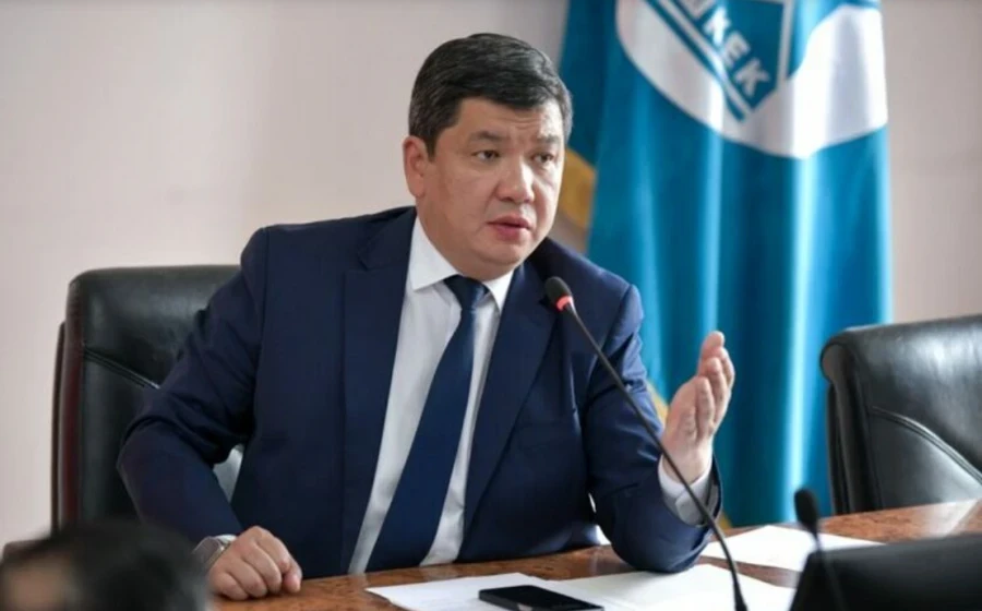 Айбек Джунушалиев өзүнүн айлыгын атады жана мамлекеттен артыкчылыктар алат беле