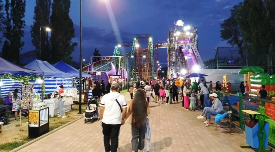 Аттракционы Чолпон-Аты снесут, они вызывают автомобильные пробки