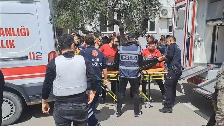 В Турции ученик устроил стрельбу в школе, погибли четыре человека