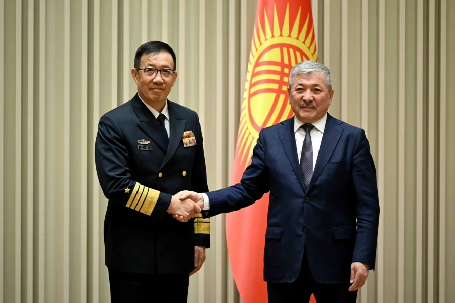 Адылбек Касымалиев встретился с министром обороны Китая