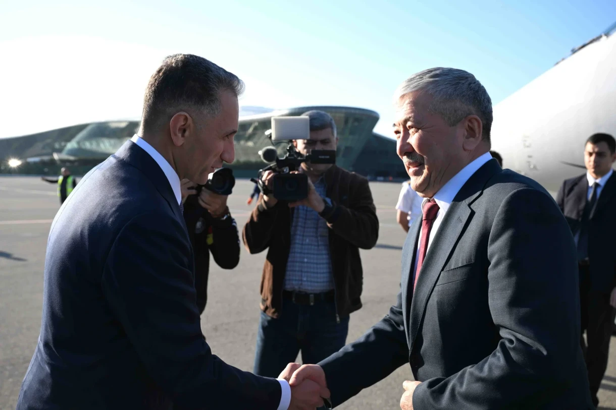 Адылбек Касымалиев жумушчу визит менен Азербайжанга келди