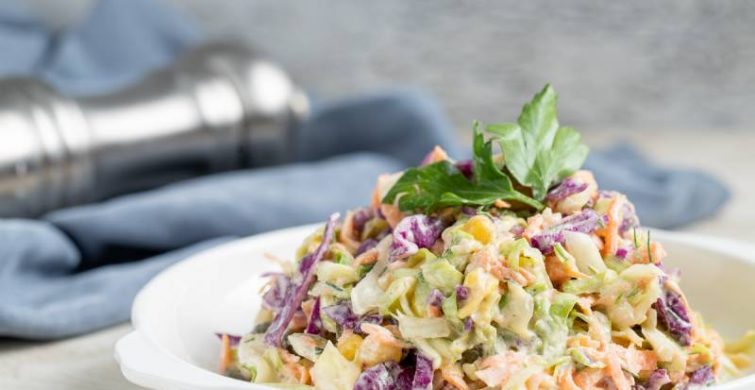 Рецепты вкусных салатов, которые можно приготовить на Рождество
