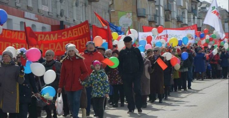 Поздравить близких и друзей с 1 мая 2024 года можно яркой открыткой или прикольными стихами